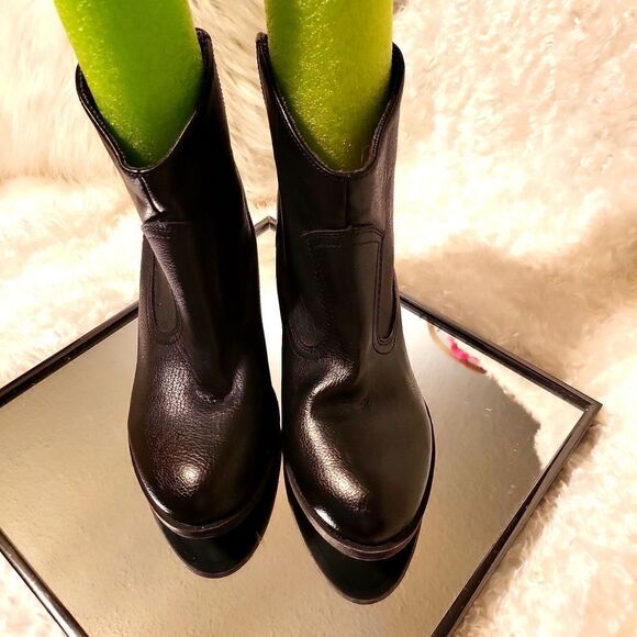 K9 rocketing, size 9 & 1/2 black in color vegan faux leather ,cloth inside,comfy - Picture 1 of 8